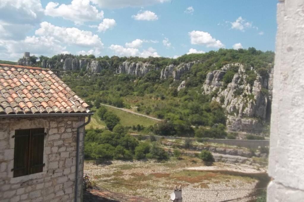 Maison Pierre Et Voute Au Coeur Du Village بالازوك المظهر الخارجي الصورة