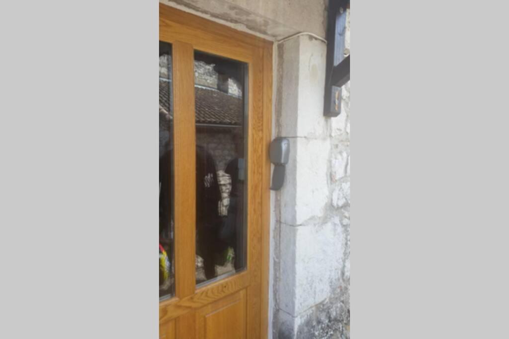 Maison Pierre Et Voute Au Coeur Du Village بالازوك المظهر الخارجي الصورة