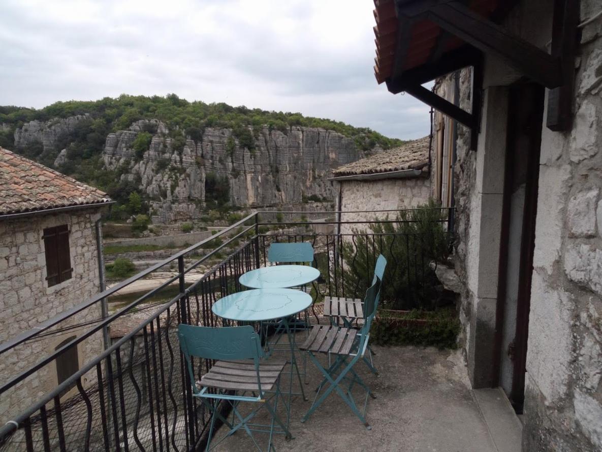 Maison Pierre Et Voute Au Coeur Du Village بالازوك المظهر الخارجي الصورة