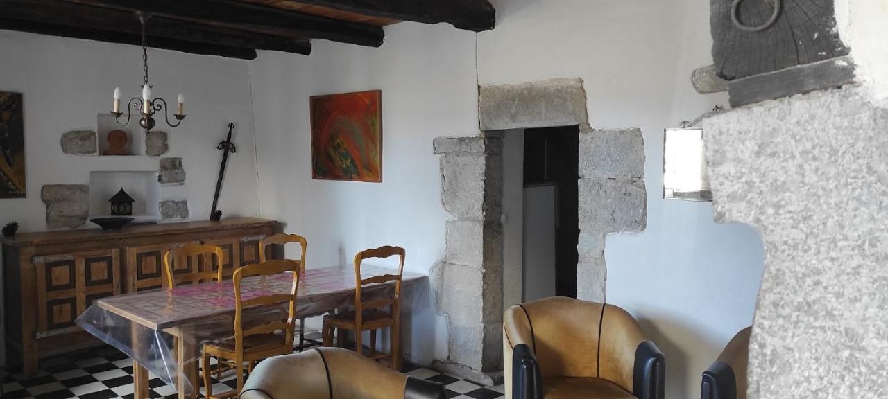 Maison Pierre Et Voute Au Coeur Du Village بالازوك المظهر الخارجي الصورة
