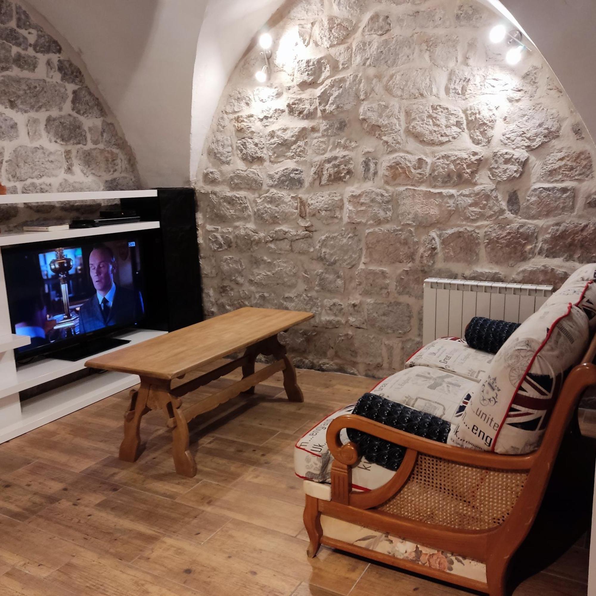 Maison Pierre Et Voute Au Coeur Du Village بالازوك المظهر الخارجي الصورة