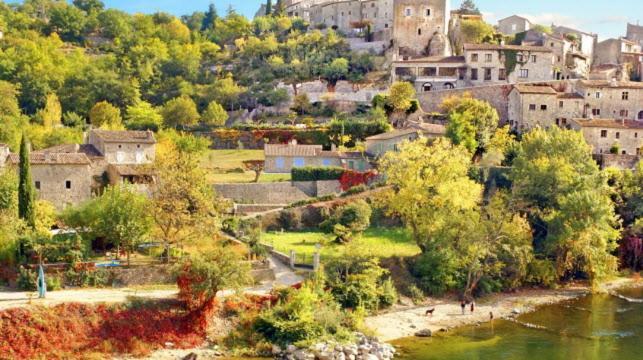 Maison Pierre Et Voute Au Coeur Du Village بالازوك المظهر الخارجي الصورة