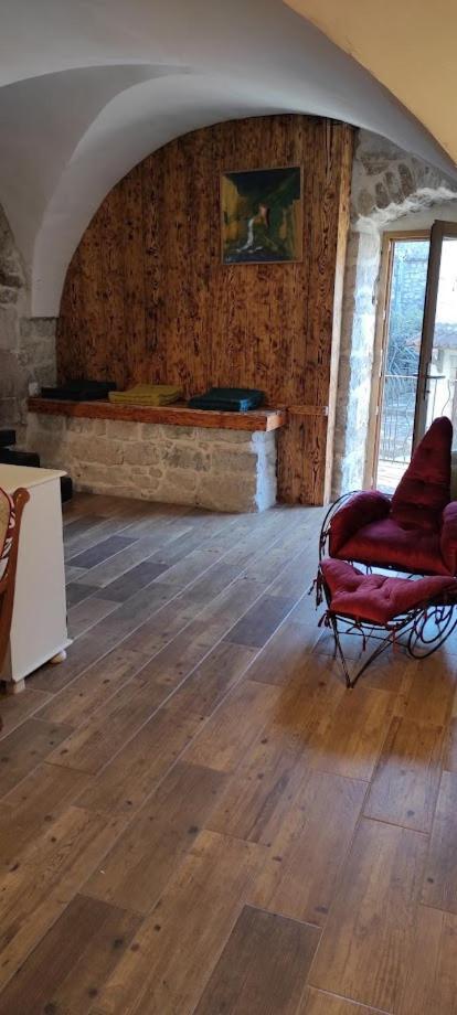 Maison Pierre Et Voute Au Coeur Du Village بالازوك المظهر الخارجي الصورة