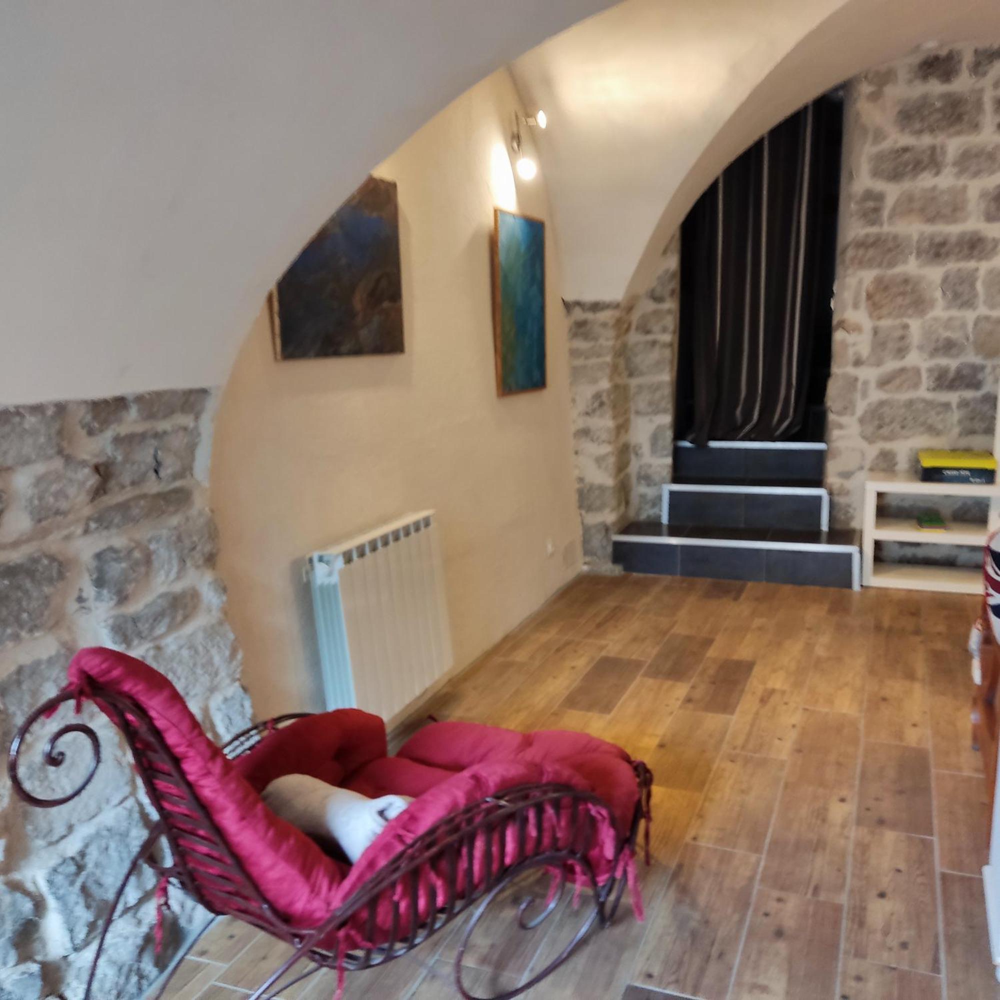Maison Pierre Et Voute Au Coeur Du Village بالازوك المظهر الخارجي الصورة